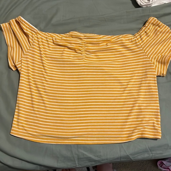 Yellow and white crop top - Picture 2 of 4